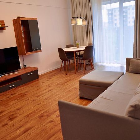 Coresi, 2 Camere, Sleeps 6 Large Private Garden Apartment Pets Welcome Braşov Extérieur photo