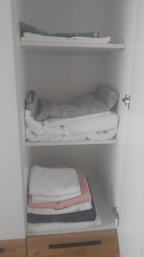 Coresi, 2 Camere, Sleeps 6 Large Private Garden Apartment Pets Welcome Braşov Extérieur photo
