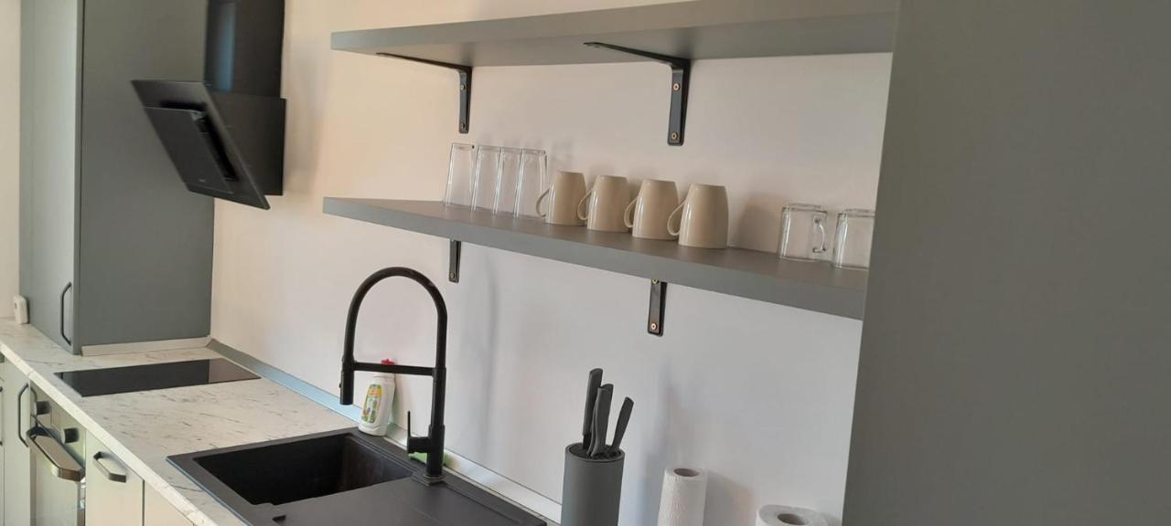 Coresi, 2 Camere, Sleeps 6 Large Private Garden Apartment Pets Welcome Braşov Extérieur photo