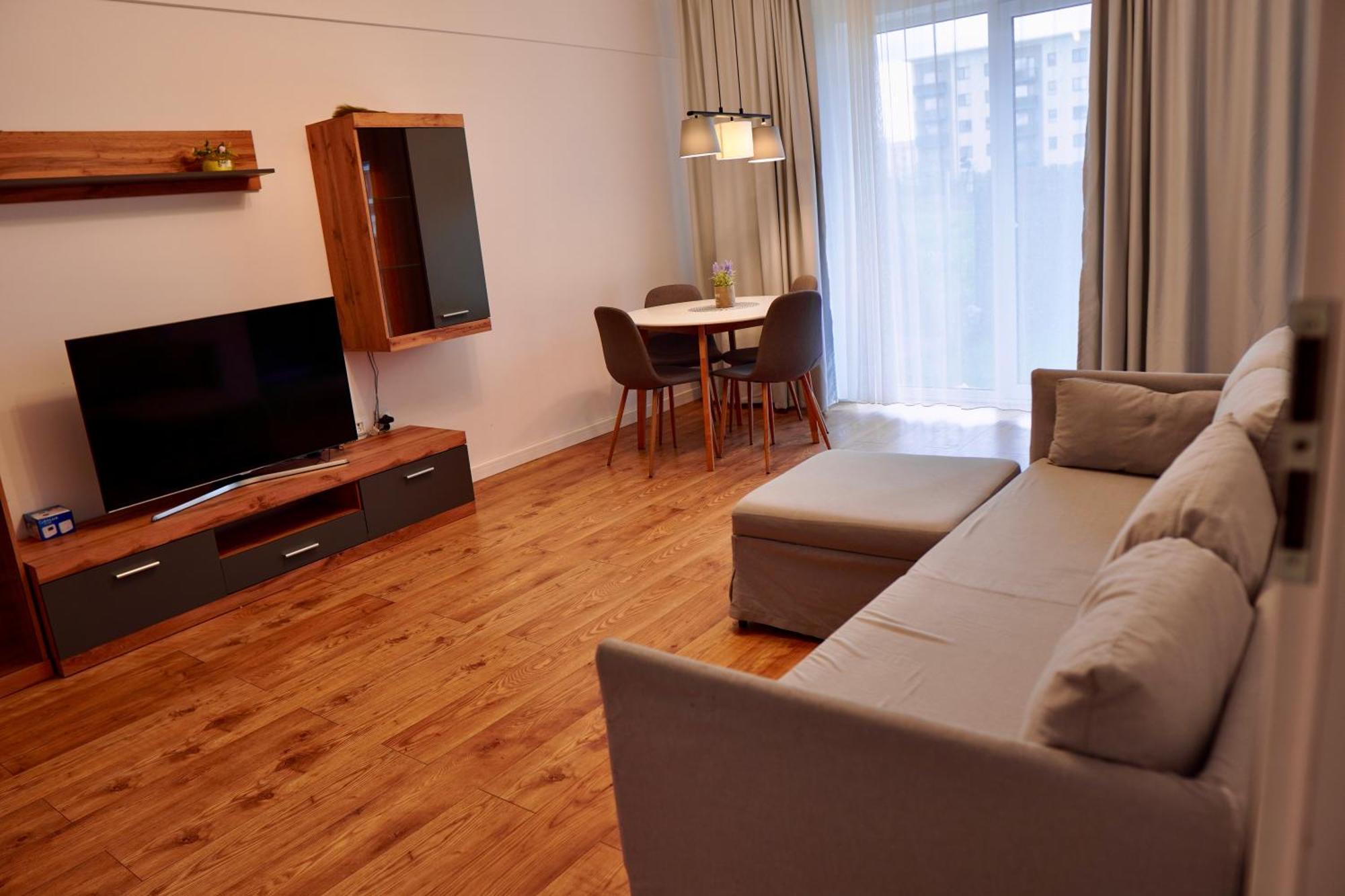 Coresi, 2 Camere, Sleeps 6 Large Private Garden Apartment Pets Welcome Braşov Extérieur photo