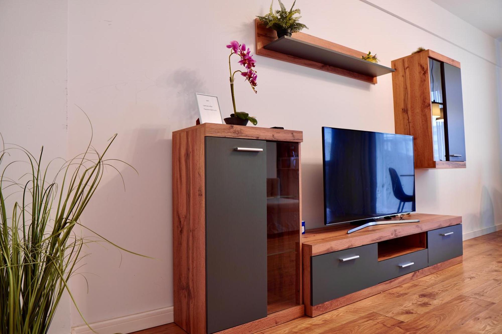 Coresi, 2 Camere, Sleeps 6 Large Private Garden Apartment Pets Welcome Braşov Extérieur photo