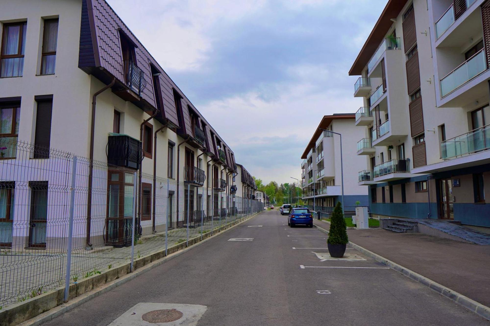 Coresi, 2 Camere, Sleeps 6 Large Private Garden Apartment Pets Welcome Braşov Extérieur photo