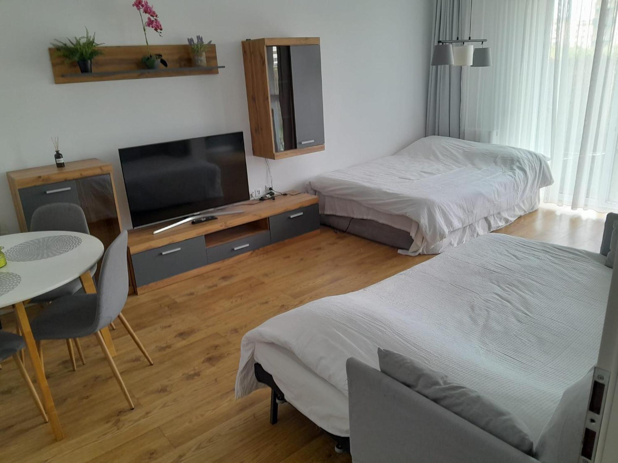 Coresi, 2 Camere, Sleeps 6 Large Private Garden Apartment Pets Welcome Braşov Extérieur photo